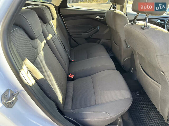 Белый Форд Фокус, объемом двигателя 2 л и пробегом 261 тыс. км за 7500 $, фото 20 на Automoto.ua