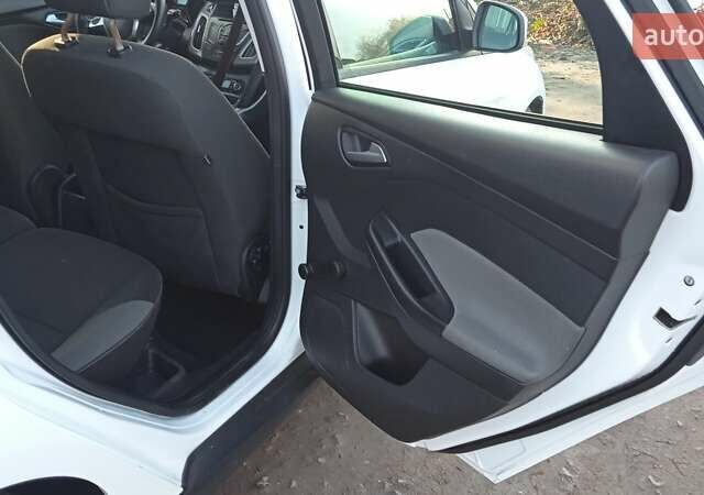 Белый Форд Фокус, объемом двигателя 1.6 л и пробегом 215 тыс. км за 7600 $, фото 17 на Automoto.ua