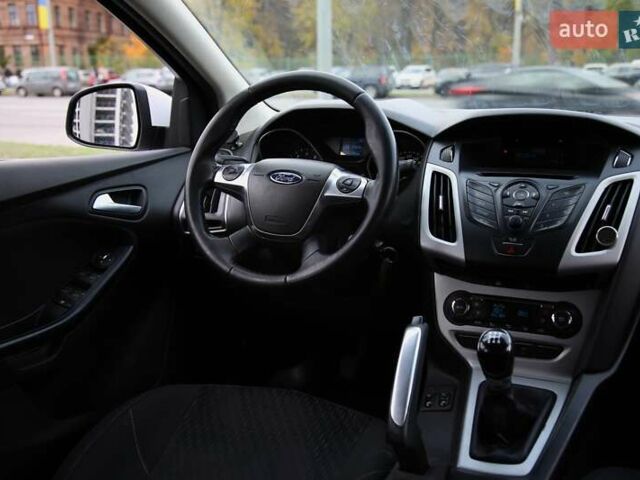 Форд Фокус 2013 в Харькове на Automoto.ua Белый Форд Фокус, объемом двигателя 1 л и пробегом 171 тыс. км за 7200 $, фото 10 на Automoto.ua