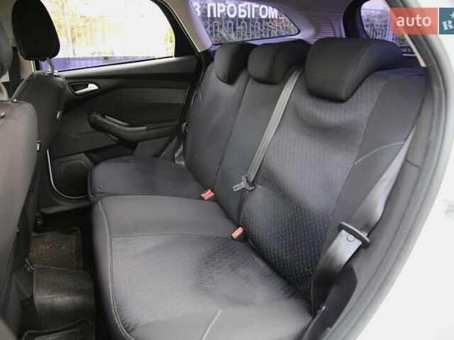 Форд Фокус 2013 в Харькове на Automoto.ua Белый Форд Фокус, объемом двигателя 1 л и пробегом 171 тыс. км за 7200 $, фото 7 на Automoto.ua