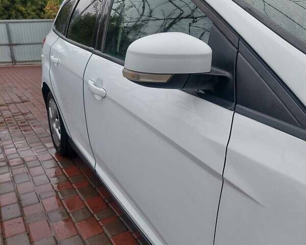 Белый Форд Фокус, объемом двигателя 1.56 л и пробегом 395 тыс. км за 7500 $, фото 5 на Automoto.ua