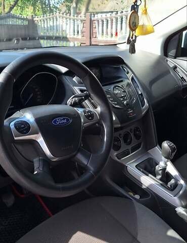 Белый Форд Фокус, объемом двигателя 1.56 л и пробегом 350 тыс. км за 7000 $, фото 2 на Automoto.ua