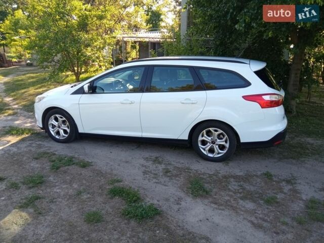 Белый Форд Фокус, объемом двигателя 1 л и пробегом 28 тыс. км за 10000 $, фото 1 на Automoto.ua