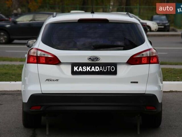 Форд Фокус 2013 в Харькове на Automoto.ua Белый Форд Фокус, объемом двигателя 1 л и пробегом 171 тыс. км за 7200 $, фото 4 на Automoto.ua