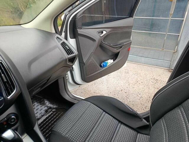 Белый Форд Фокус, объемом двигателя 1.6 л и пробегом 313 тыс. км за 7800 $, фото 2 на Automoto.ua