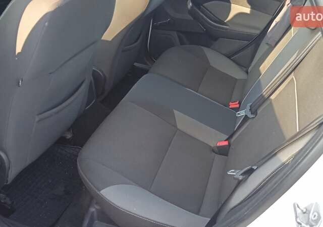 Белый Форд Фокус, объемом двигателя 1.6 л и пробегом 215 тыс. км за 7600 $, фото 11 на Automoto.ua