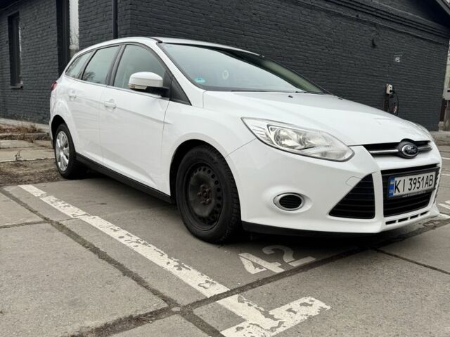 Белый Форд Фокус, объемом двигателя 1.6 л и пробегом 203 тыс. км за 7500 $, фото 1 на Automoto.ua