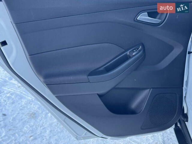 Белый Форд Фокус, объемом двигателя 1.6 л и пробегом 221 тыс. км за 8499 $, фото 59 на Automoto.ua