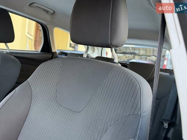 Білий Форд Фокус, об'ємом двигуна 1.6 л та пробігом 241 тис. км за 7950 $, фото 63 на Automoto.ua