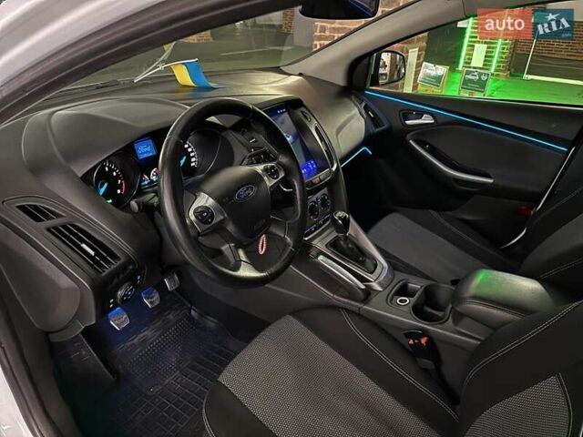 Білий Форд Фокус, об'ємом двигуна 1 л та пробігом 252 тис. км за 6200 $, фото 17 на Automoto.ua