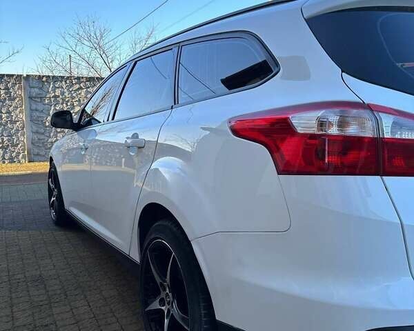 Белый Форд Фокус, объемом двигателя 1.56 л и пробегом 247 тыс. км за 7950 $, фото 19 на Automoto.ua