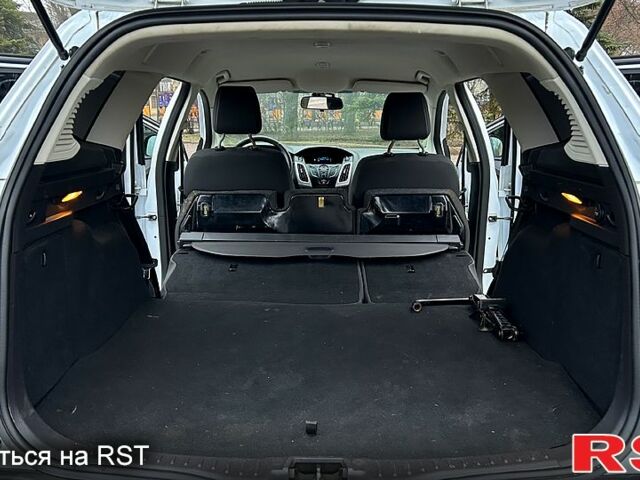 Белый Форд Фокус, объемом двигателя 1 л и пробегом 225 тыс. км за 5994 $, фото 9 на Automoto.ua