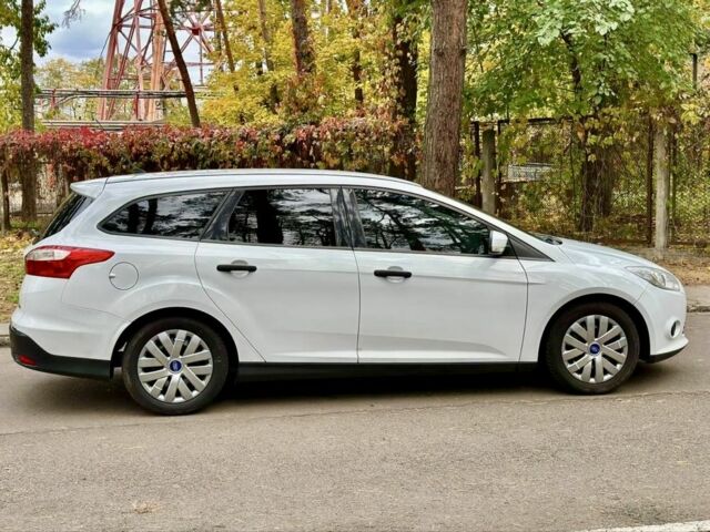 Белый Форд Фокус, объемом двигателя 1.6 л и пробегом 250 тыс. км за 7500 $, фото 4 на Automoto.ua