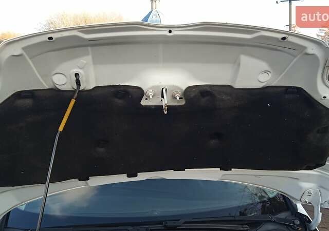 Белый Форд Фокус, объемом двигателя 1.6 л и пробегом 215 тыс. км за 7600 $, фото 5 на Automoto.ua