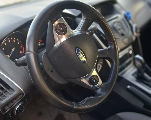 Форд Фокус 2013 в Сумах на Automoto.ua Белый Форд Фокус, объемом двигателя 1.6 л и пробегом 228 тыс. км за 7500 $, фото 11 на Automoto.ua