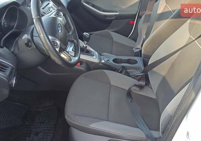 Белый Форд Фокус, объемом двигателя 1.6 л и пробегом 215 тыс. км за 7600 $, фото 13 на Automoto.ua