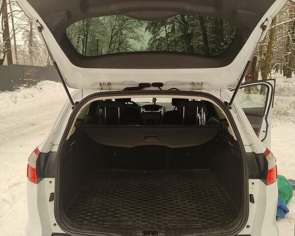 Білий Форд Фокус, об'ємом двигуна 1 л та пробігом 144 тис. км за 7000 $, фото 7 на Automoto.ua