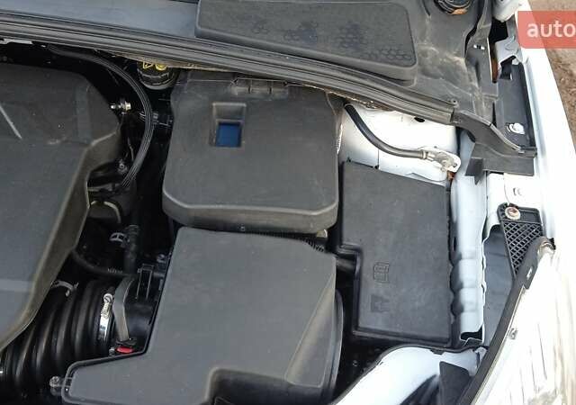 Белый Форд Фокус, объемом двигателя 1.6 л и пробегом 215 тыс. км за 7600 $, фото 4 на Automoto.ua