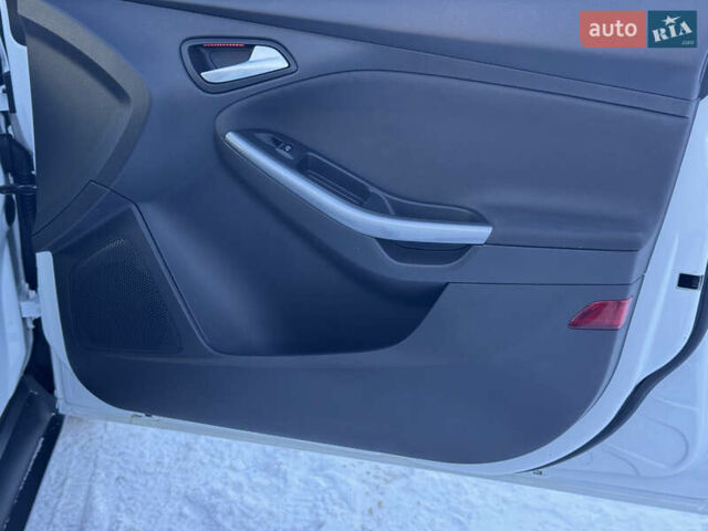 Белый Форд Фокус, объемом двигателя 1.6 л и пробегом 221 тыс. км за 8499 $, фото 76 на Automoto.ua