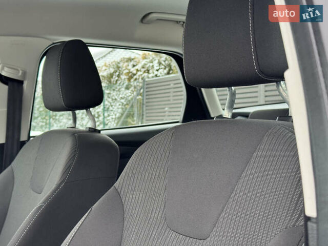 Белый Форд Фокус, объемом двигателя 1.6 л и пробегом 221 тыс. км за 8699 $, фото 42 на Automoto.ua