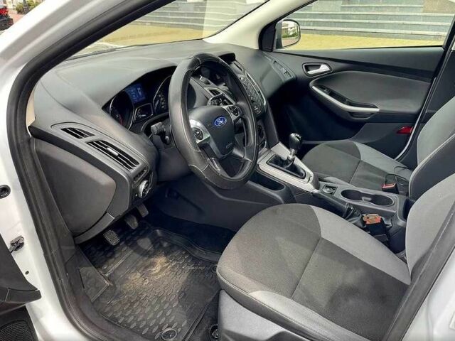 Белый Форд Фокус, объемом двигателя 1.6 л и пробегом 219 тыс. км за 7500 $, фото 13 на Automoto.ua