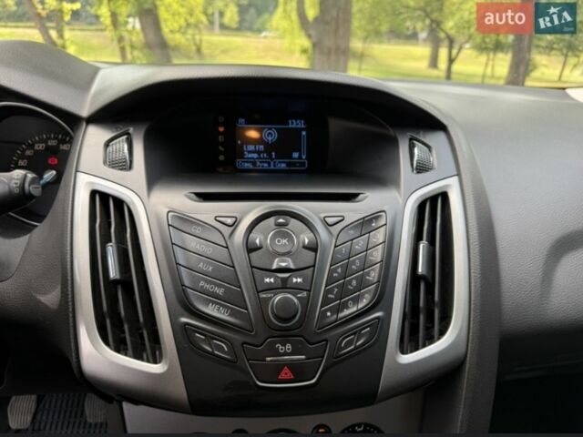 Форд Фокус 2013 у Белой Церкве на Automoto.ua Білий Форд Фокус, об'ємом двигуна 0 л та пробігом 246 тис. км за 7500 $, фото 3 на Automoto.ua
