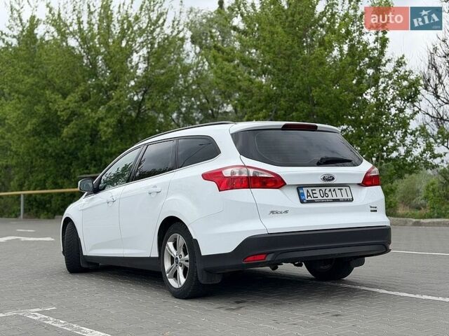 Белый Форд Фокус, объемом двигателя 1 л и пробегом 170 тыс. км за 5200 $, фото 5 на Automoto.ua