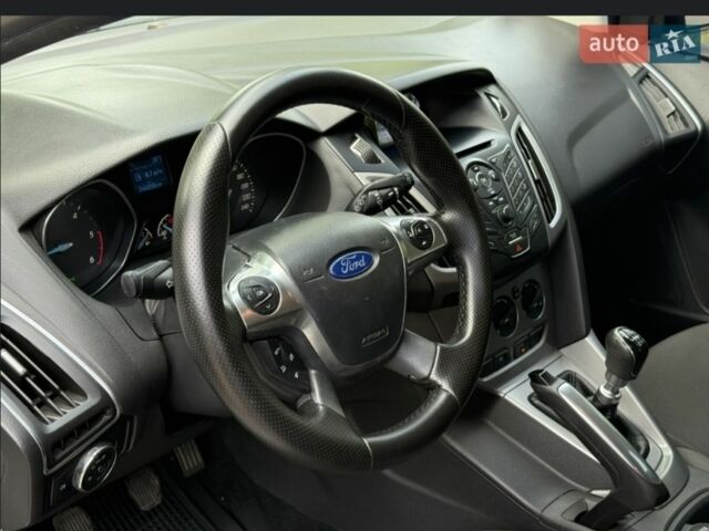 Форд Фокус 2013 у Белой Церкве на Automoto.ua Білий Форд Фокус, об'ємом двигуна 0 л та пробігом 246 тис. км за 7500 $, фото 5 на Automoto.ua