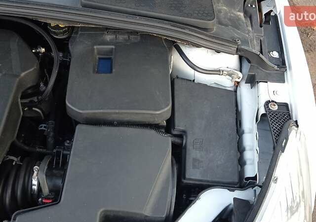 Белый Форд Фокус, объемом двигателя 1.6 л и пробегом 215 тыс. км за 7600 $, фото 1 на Automoto.ua