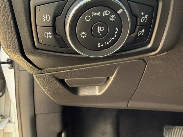 Білий Форд Фокус, об'ємом двигуна 2 л та пробігом 230 тис. км за 8800 $, фото 18 на Automoto.ua