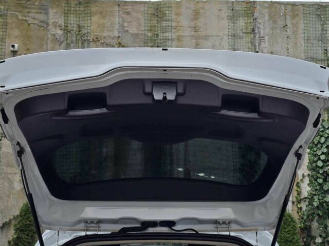 Белый Форд Фокус, объемом двигателя 1 л и пробегом 274 тыс. км за 6199 $, фото 19 на Automoto.ua