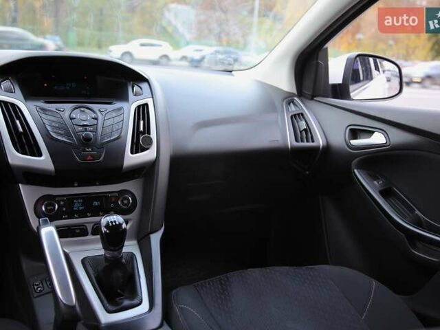Форд Фокус 2013 в Харькове на Automoto.ua Белый Форд Фокус, объемом двигателя 1 л и пробегом 171 тыс. км за 7200 $, фото 12 на Automoto.ua
