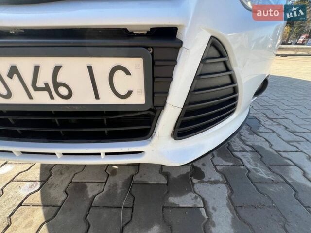 Белый Форд Фокус, объемом двигателя 1.56 л и пробегом 318 тыс. км за 7500 $, фото 12 на Automoto.ua