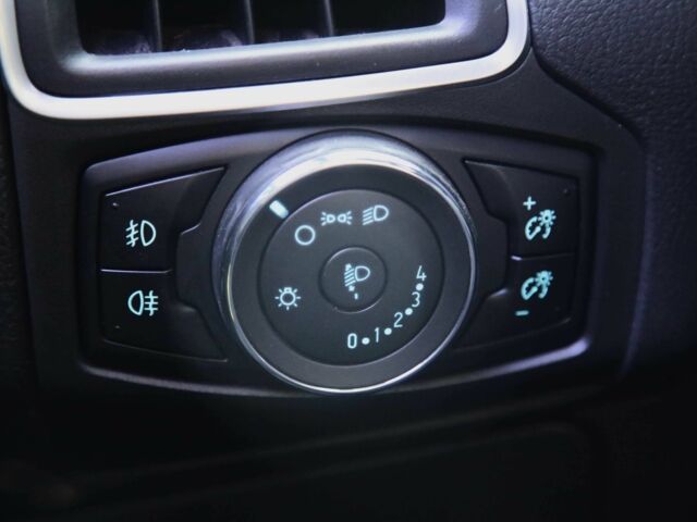 Форд Фокус 2013 в Харькове на Automoto.ua Белый Форд Фокус, объемом двигателя 1 л и пробегом 171 тыс. км за 7200 $, фото 18 на Automoto.ua