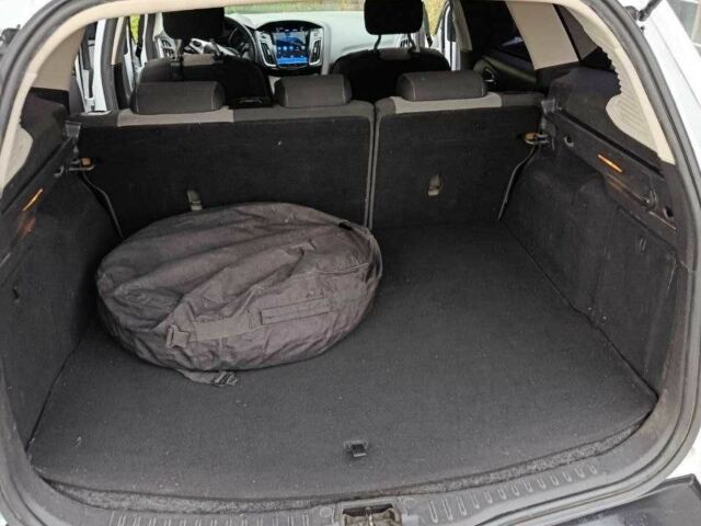 Белый Форд Фокус, объемом двигателя 1.6 л и пробегом 313 тыс. км за 7800 $, фото 1 на Automoto.ua