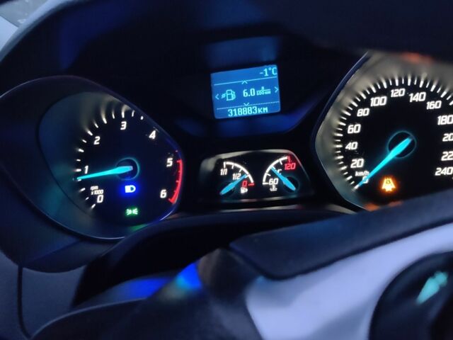 Білий Форд Фокус, об'ємом двигуна 1.6 л та пробігом 316 тис. км за 6000 $, фото 6 на Automoto.ua