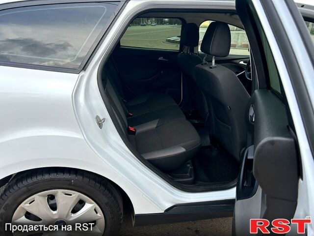 Білий Форд Фокус, об'ємом двигуна 1 л та пробігом 144 тис. км за 5994 $, фото 8 на Automoto.ua