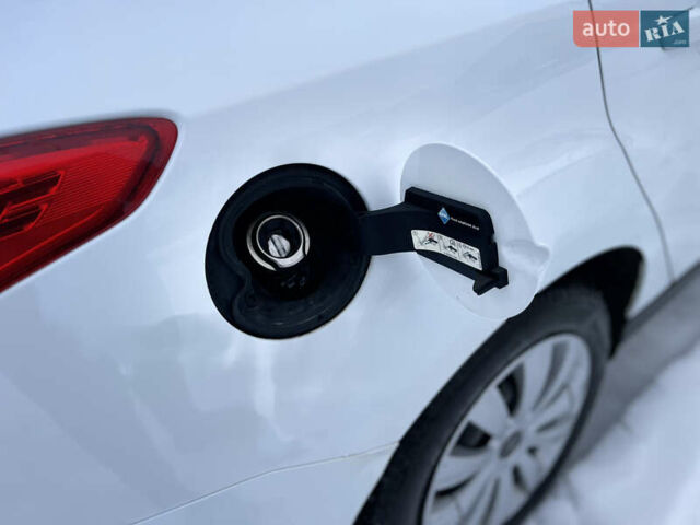 Белый Форд Фокус, объемом двигателя 1.6 л и пробегом 250 тыс. км за 7399 $, фото 45 на Automoto.ua