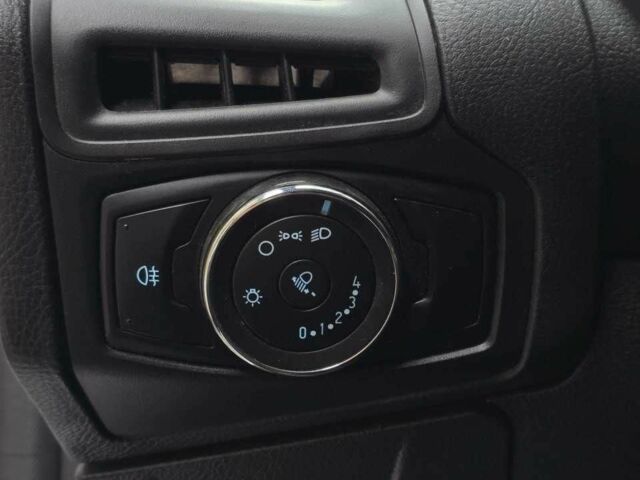 Белый Форд Фокус, объемом двигателя 1 л и пробегом 274 тыс. км за 6199 $, фото 9 на Automoto.ua