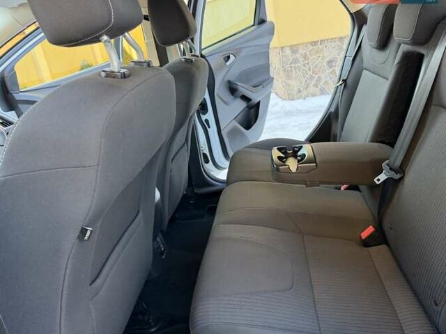 Білий Форд Фокус, об'ємом двигуна 1.6 л та пробігом 241 тис. км за 7950 $, фото 48 на Automoto.ua