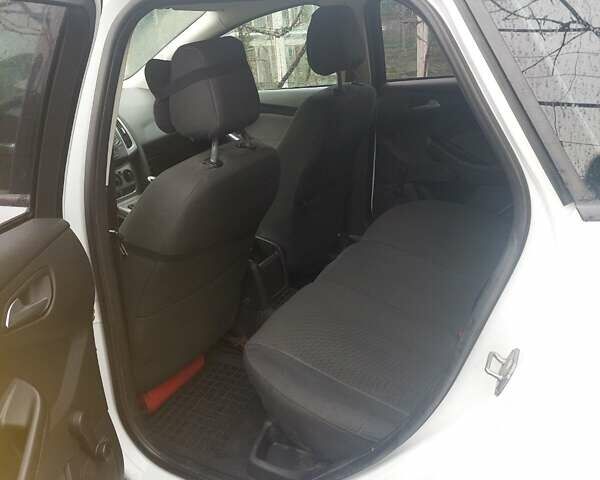 Белый Форд Фокус, объемом двигателя 1.56 л и пробегом 395 тыс. км за 7500 $, фото 14 на Automoto.ua