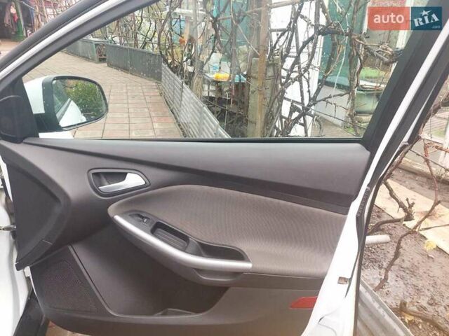 Белый Форд Фокус, объемом двигателя 1.56 л и пробегом 395 тыс. км за 7500 $, фото 13 на Automoto.ua