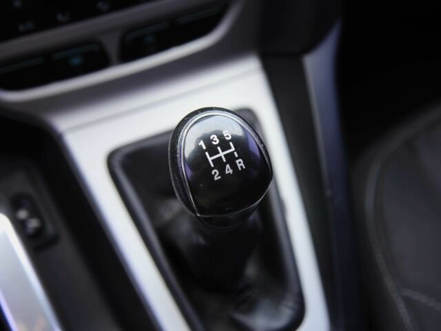 Форд Фокус 2013 в Харькове на Automoto.ua Белый Форд Фокус, объемом двигателя 1 л и пробегом 171 тыс. км за 7200 $, фото 16 на Automoto.ua