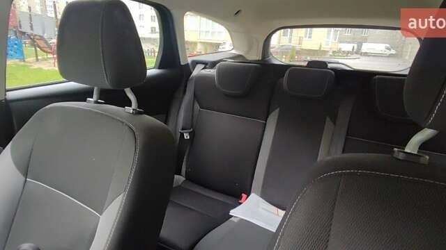 Белый Форд Фокус, объемом двигателя 2 л и пробегом 318 тыс. км за 7000 $, фото 1 на Automoto.ua