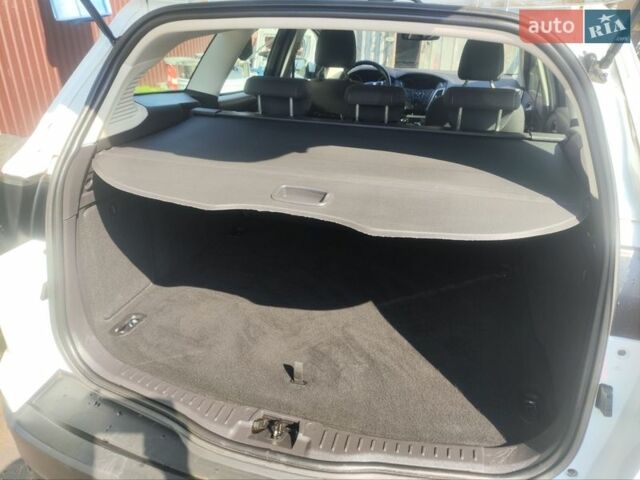 Білий Форд Фокус, об'ємом двигуна 1.6 л та пробігом 245 тис. км за 7999 $, фото 11 на Automoto.ua