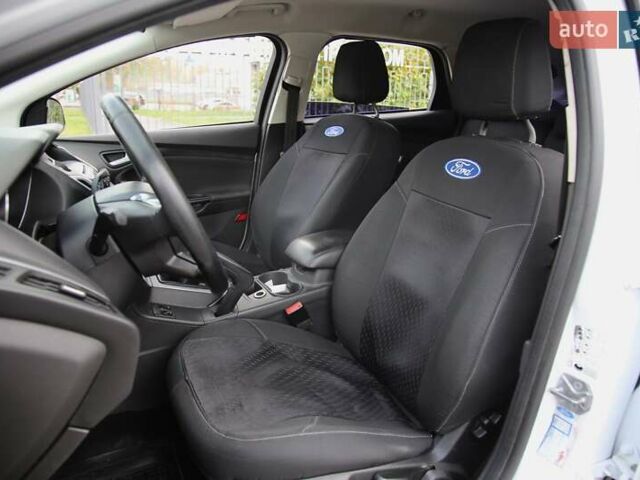 Форд Фокус 2013 в Харькове на Automoto.ua Белый Форд Фокус, объемом двигателя 1 л и пробегом 171 тыс. км за 7200 $, фото 6 на Automoto.ua