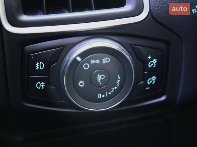 Форд Фокус 2013 в Харькове на Automoto.ua Белый Форд Фокус, объемом двигателя 1 л и пробегом 171 тыс. км за 7200 $, фото 19 на Automoto.ua