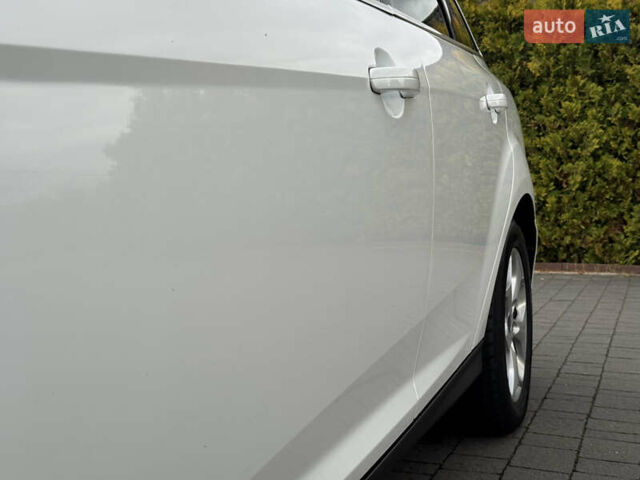 Білий Форд Фокус, об'ємом двигуна 1.6 л та пробігом 221 тис. км за 8699 $, фото 29 на Automoto.ua
