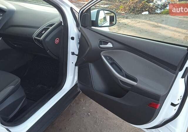 Белый Форд Фокус, объемом двигателя 1.6 л и пробегом 215 тыс. км за 7600 $, фото 19 на Automoto.ua