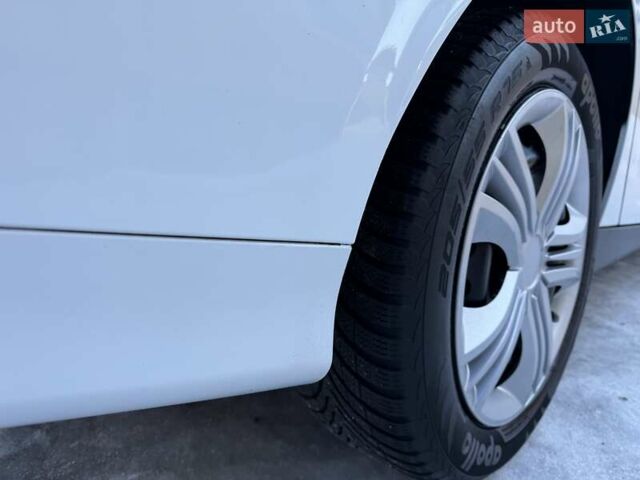 Білий Форд Фокус, об'ємом двигуна 1.6 л та пробігом 241 тис. км за 7950 $, фото 32 на Automoto.ua